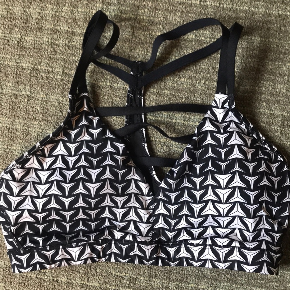 Victoria Sport sports bra